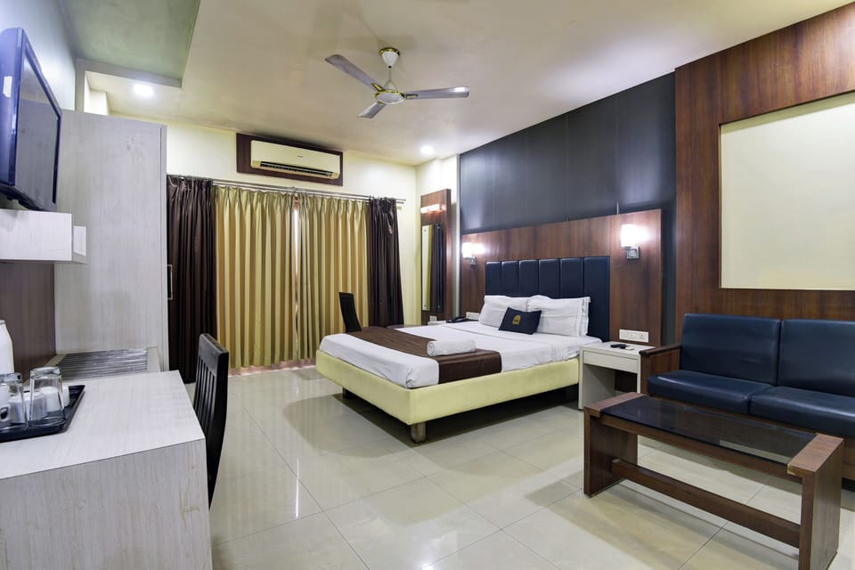 Classic Double Room | Desk, laptop workspace, iron/ironing board, WiFi (free)
