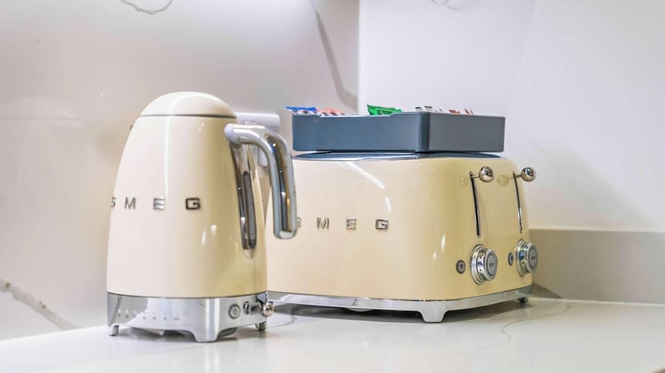 SMEG toaster & kettle available