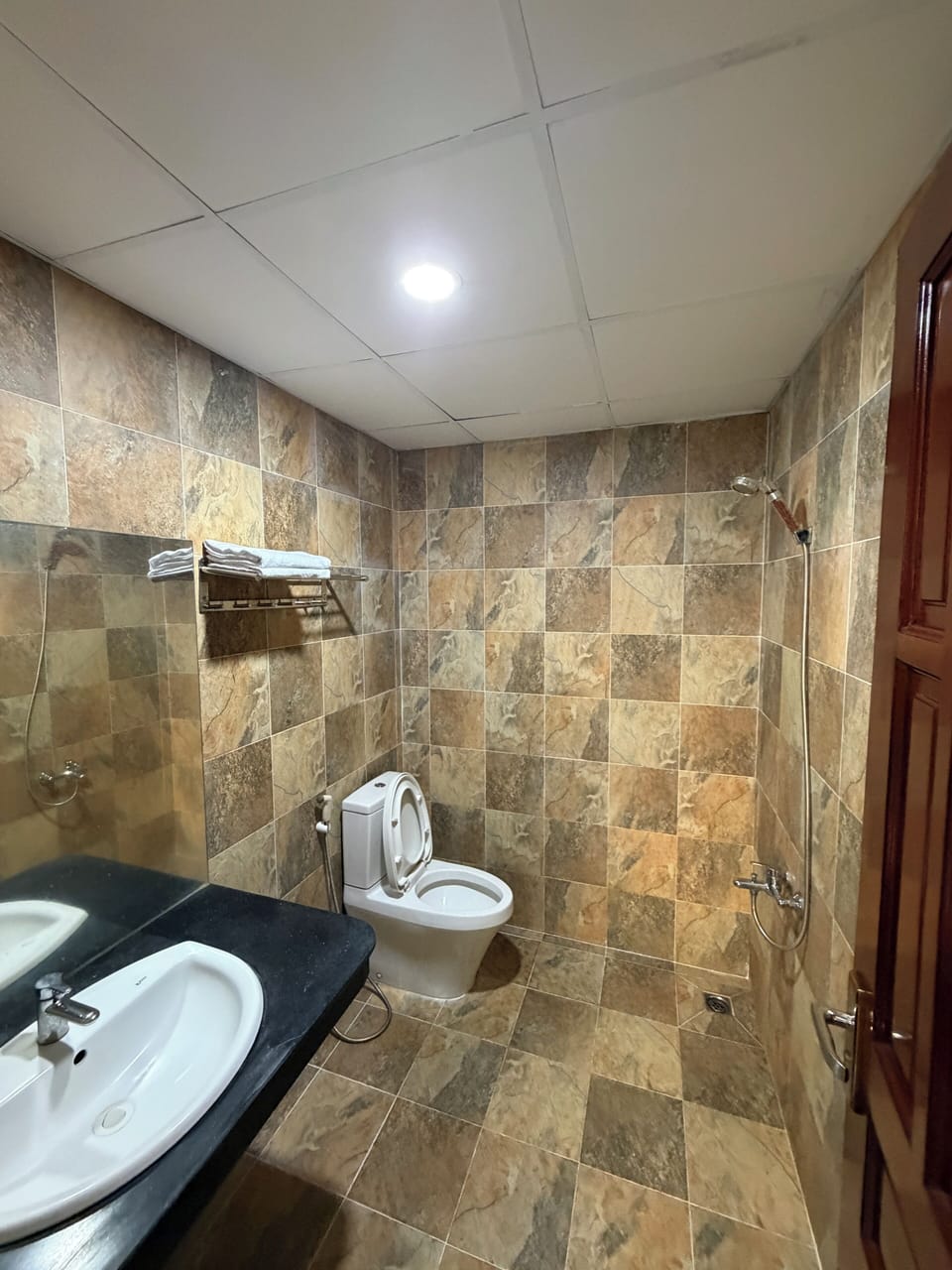 Superior Double Room, 1 Queen Bed | Bathroom | Shower, free toiletries, hair dryer, slippers