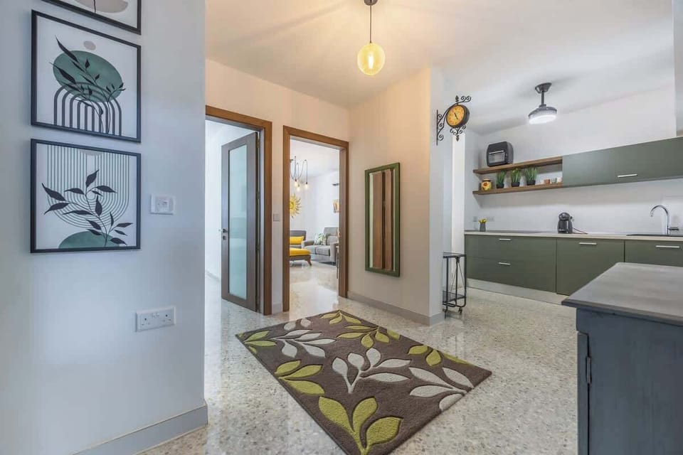 Chic entrance hallway – A warm welcome awaits with stylish details and practical storage as soon as you step inside.