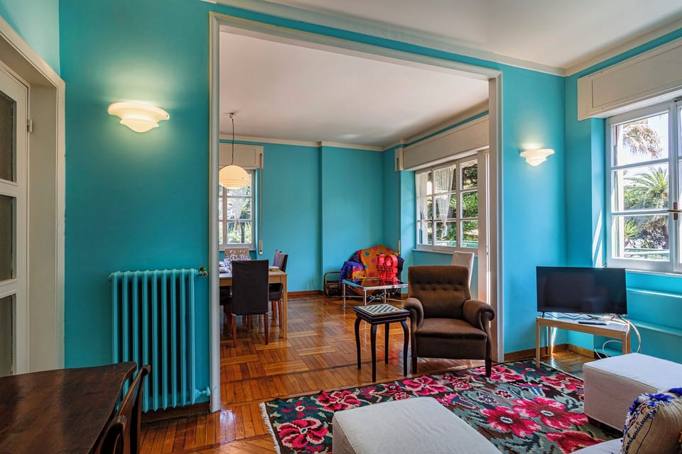 Apartment, 3 Bedrooms, City View | Living area | 30-inch TV with satellite channels