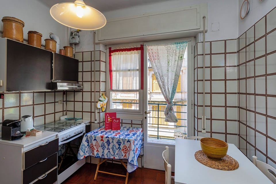 Apartment, 3 Bedrooms, City View | Private kitchen | Fridge, microwave, oven, stovetop