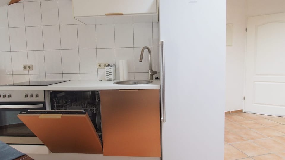 Deluxe Apartment, Balcony | Private kitchen