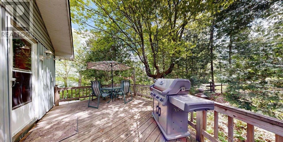 The patio to enjoy outdoor dining. 