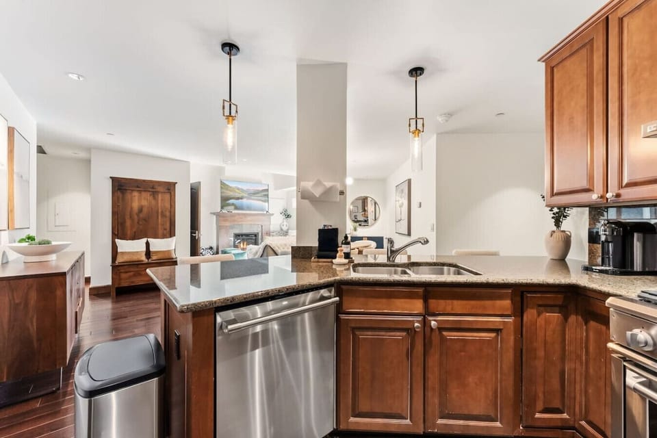 Fully equipped kitchen with bar seating
