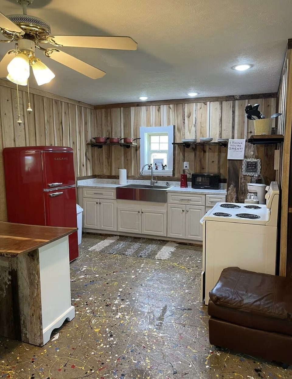 Full kitchen