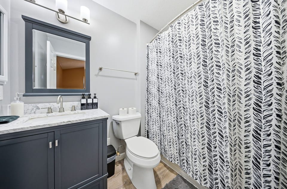 Full bathroom #2
