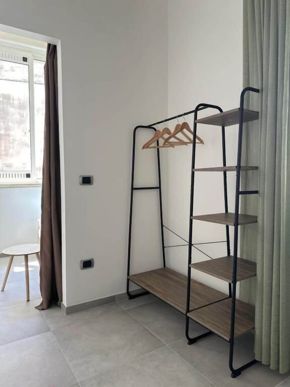 Double Room, Courtyard View | Desk, WiFi (free), individually decorated, individually furnished