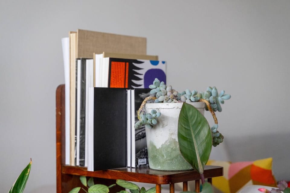 Decorative Detail | Book Now with RENTUJEMY.COM