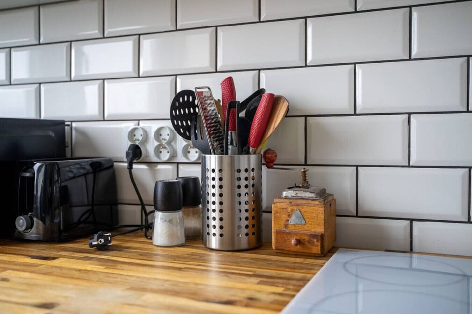 Fully Equipped Kitchen | Book Now with RENTUJEMY.COM