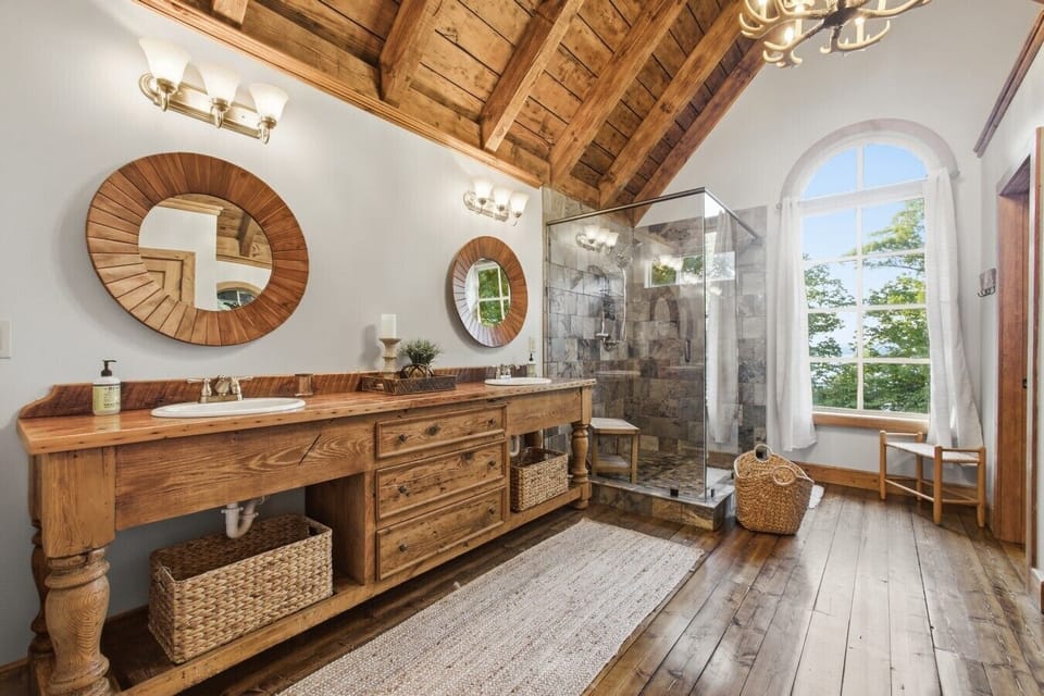 Master bathroom | Upper Level
