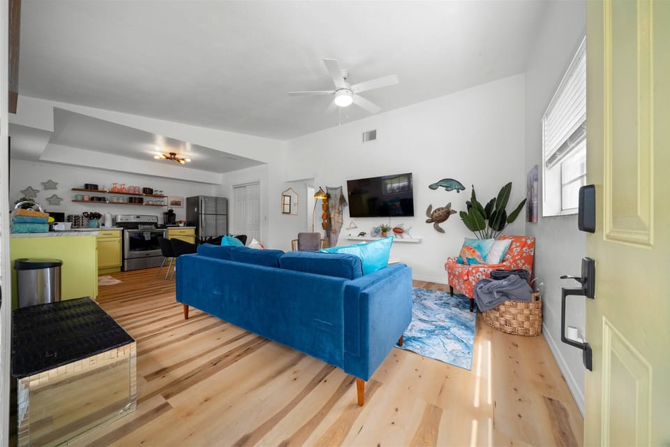 House, 3 Bedrooms, Non Smoking, Pets Allowed | Living area | TV