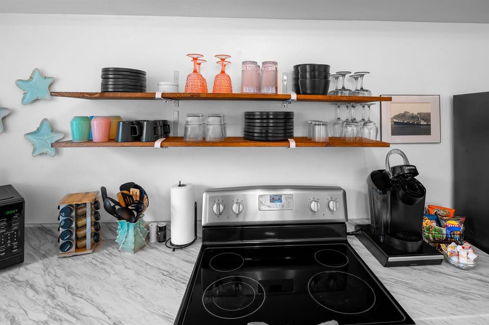 House, 3 Bedrooms, Non Smoking, Pets Allowed | Private kitchen | Full-size fridge, microwave, oven, stovetop