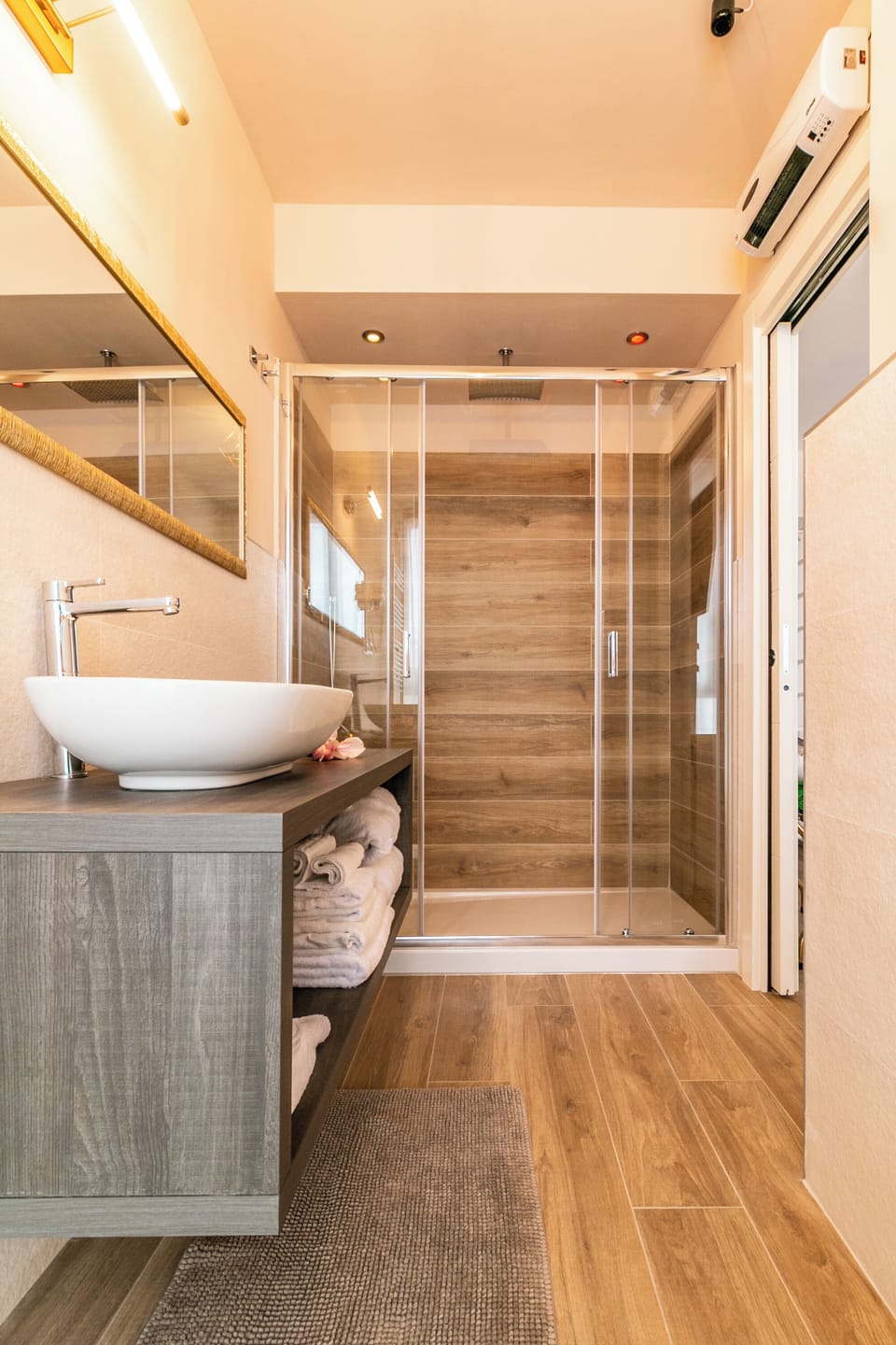 Deluxe Suite | Jetted tub