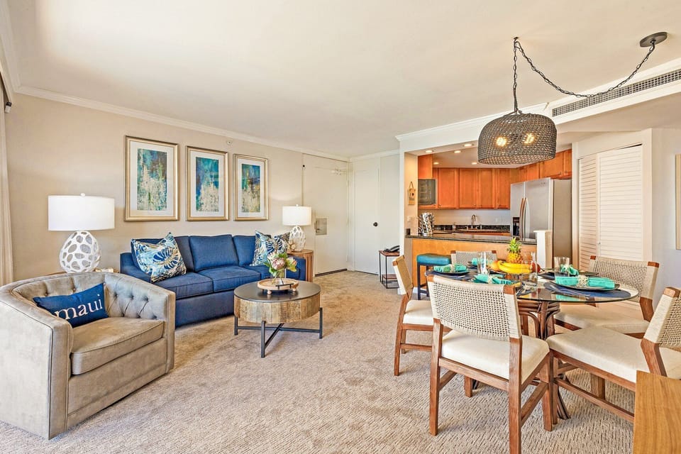 Overview of the bright, airy living room with a bar area connecting to the fully equipped kitchen. Comfortable and perfect for entertaining