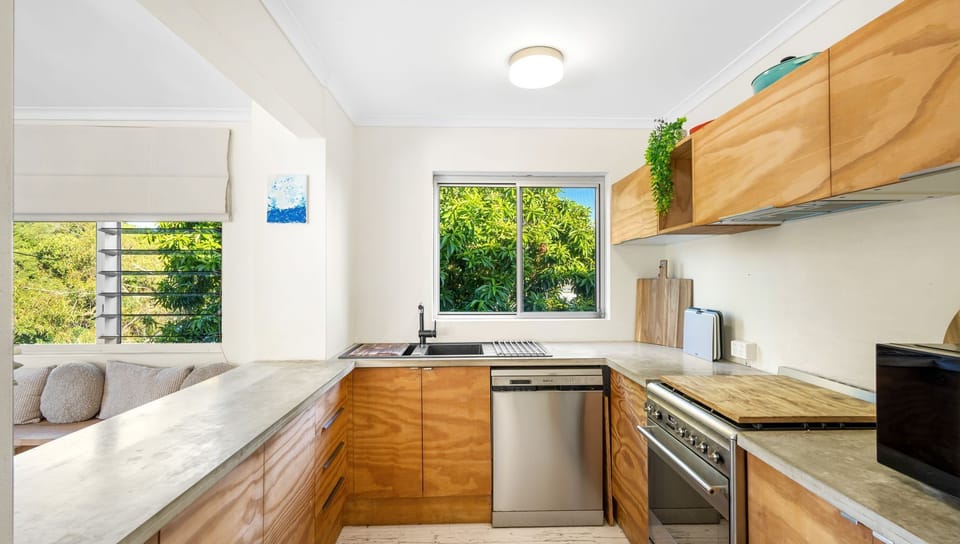 Chef-ready kitchen with natural warmth and style.