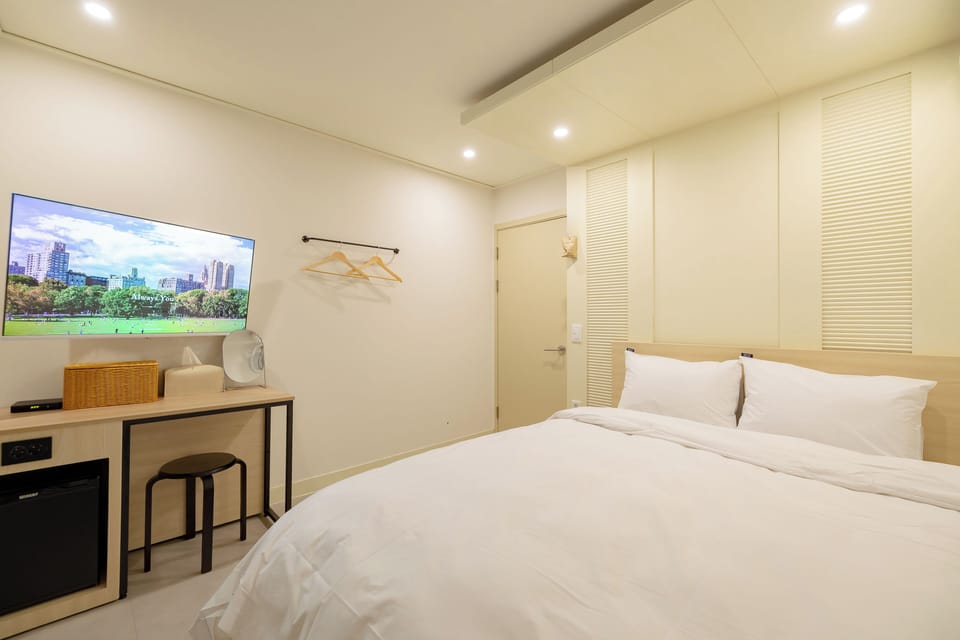 Standard Double Room, Air conditioning, City View | Free WiFi