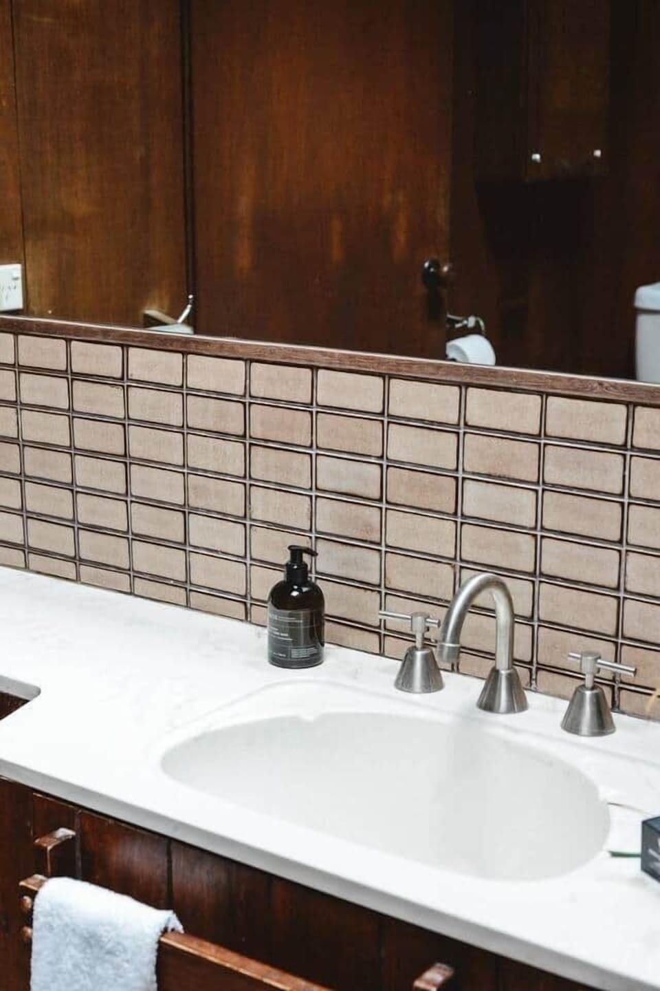 Details of the second bathroom.
