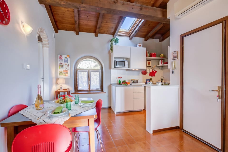 Standard Apartment, 1 Bedroom, Microwave, Mountainside (Le Fontane With View Lake) | Private kitchen