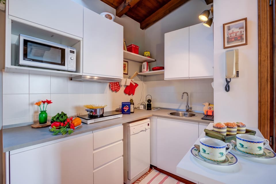 Standard Apartment, 1 Bedroom, Microwave, Mountainside (Le Fontane With View Lake) | Private kitchen