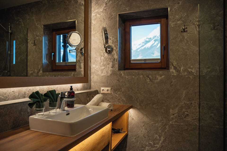 Deluxe Double Room, Balcony | Bathroom | Free toiletries, hair dryer, bathrobes, towels
