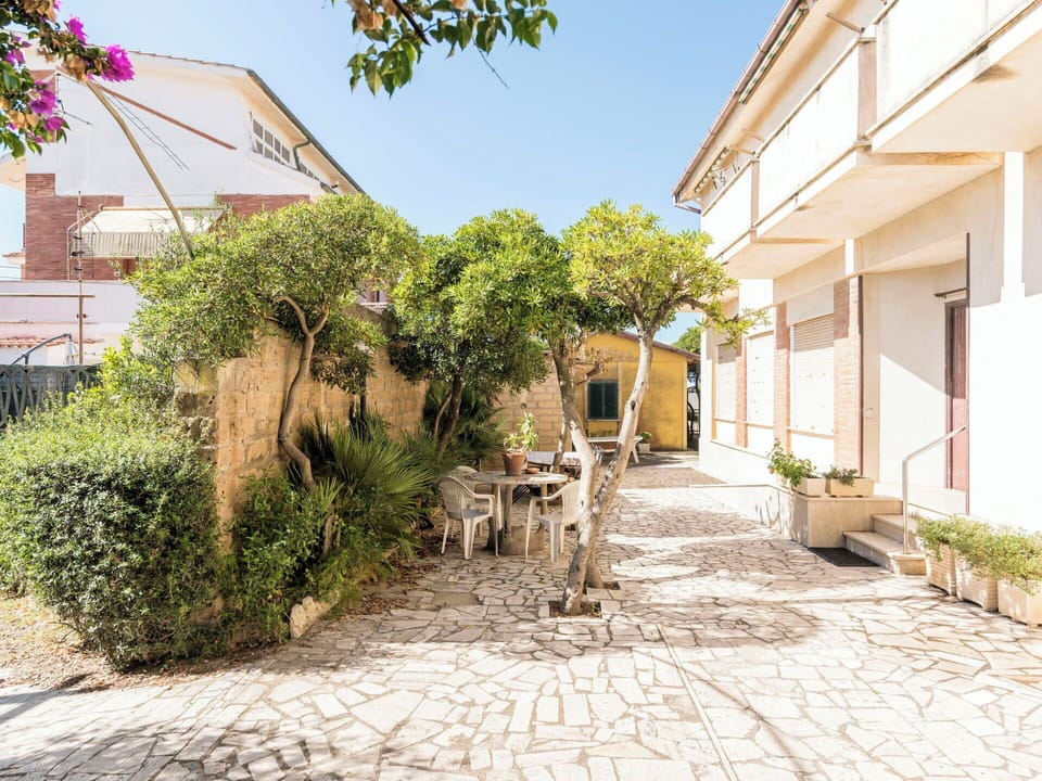 Shade, Flowerpot, Flagstone, Garden, Landscaping, Houseplant, Driveway, Yard, Hacienda