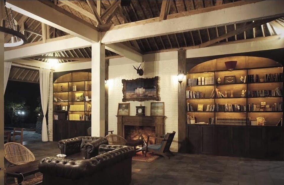 Lobby lounge