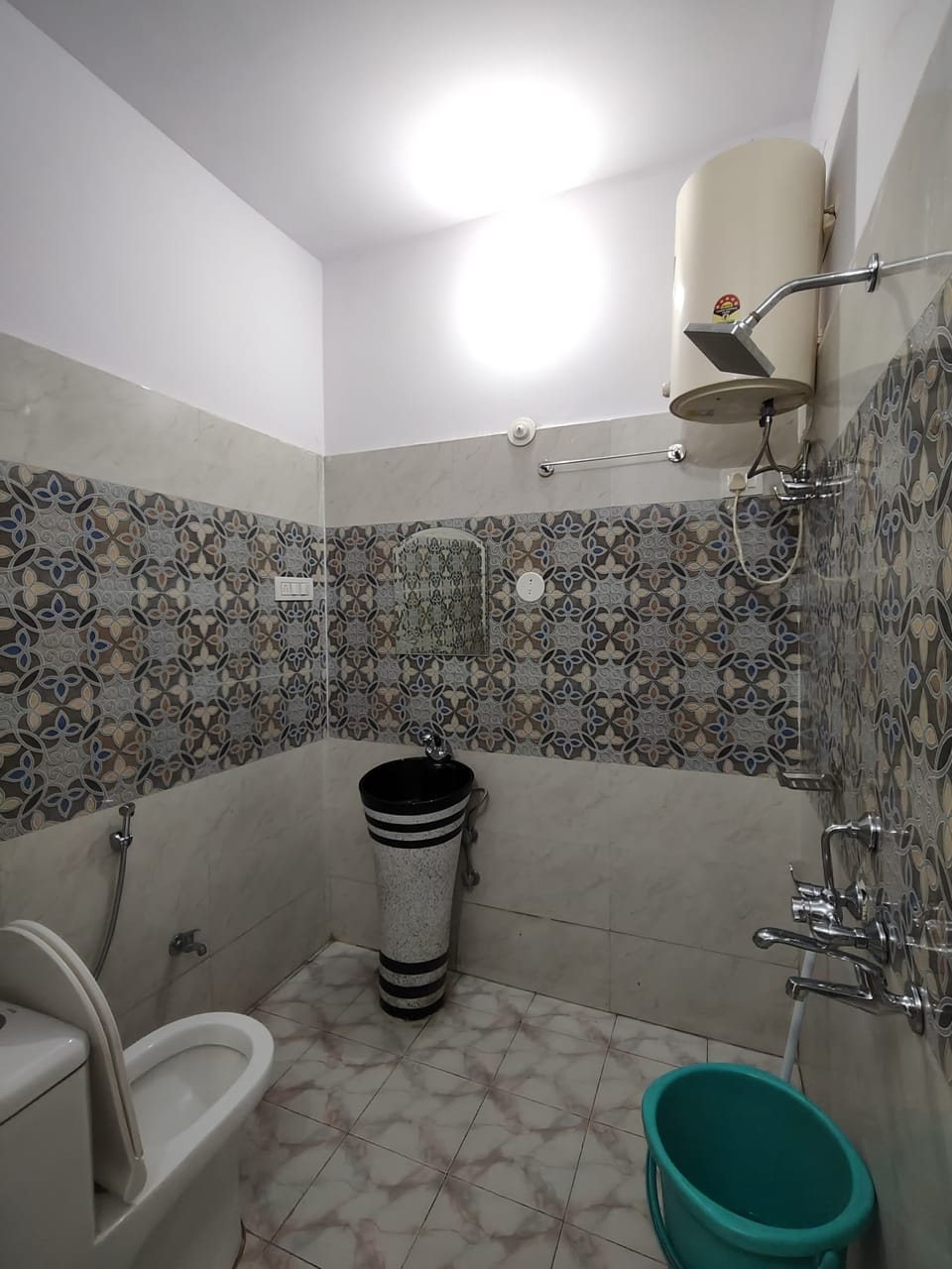 Triple Room | Bathroom | Shower, slippers, towels, soap