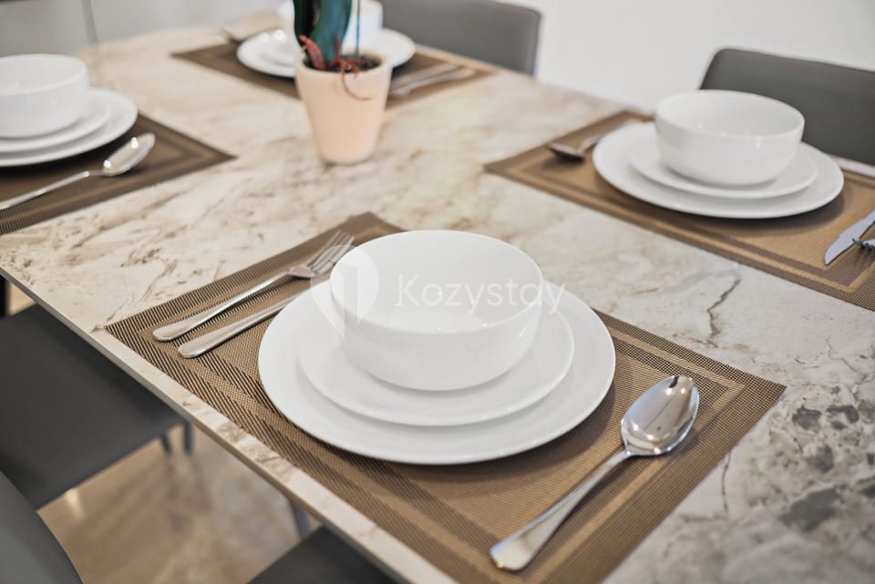 Apartment, 2 Bedrooms, City View | Dining room