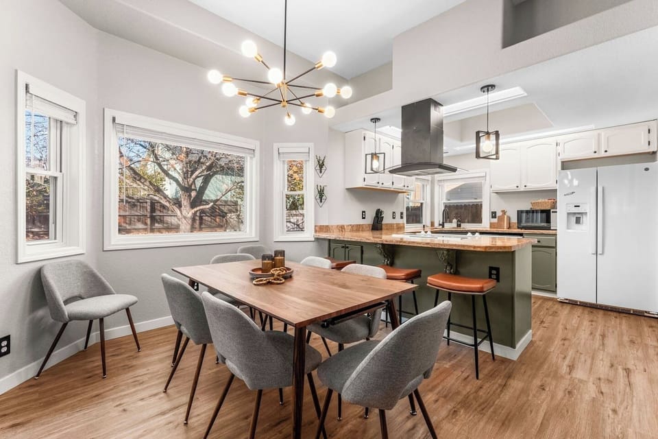 Dining area (adjacent to kitchen and coffee bar)