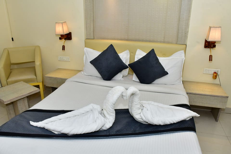 Deluxe Double Room | Desk, laptop workspace, free WiFi