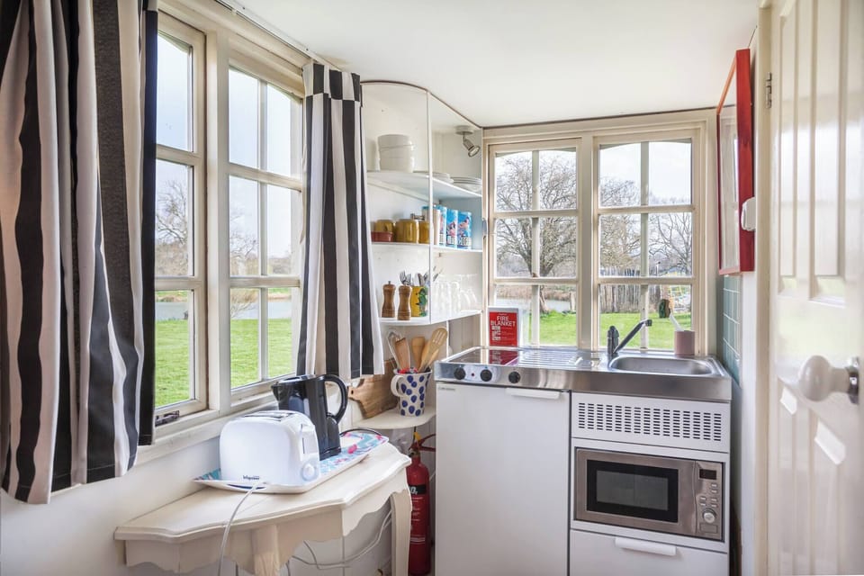 Chalet, 2 Bedrooms | Private kitchen