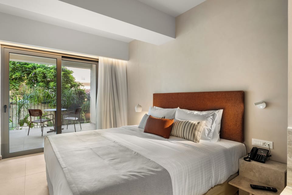 Junior Suite, Garden View | In-room safe, soundproofing, iron/ironing board, WiFi (free)