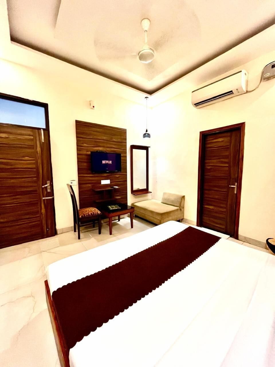 Deluxe Double Room | Free WiFi