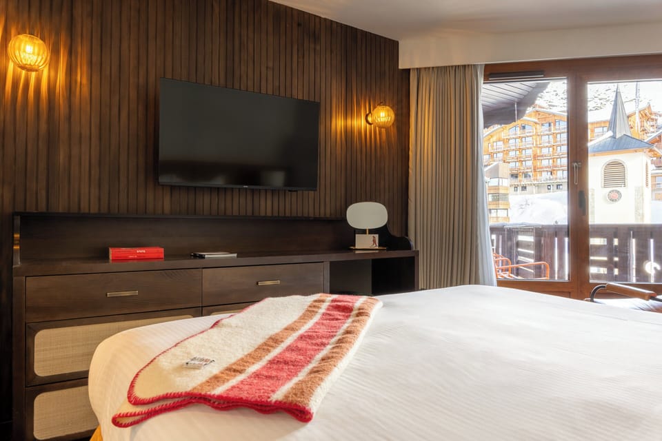 Comfort Room (Village View) | In-room safe, soundproofing, free WiFi, bed sheets