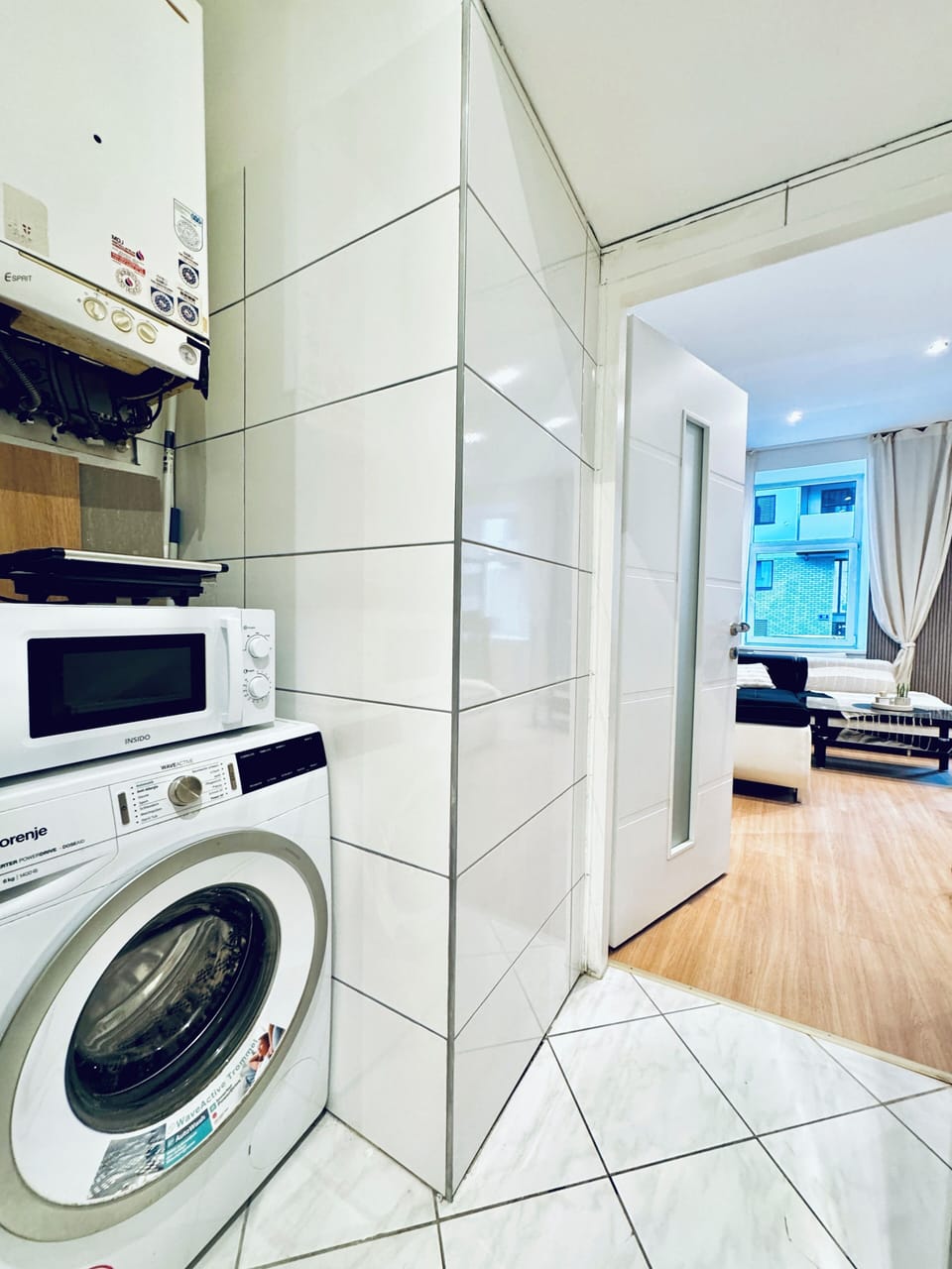 Basic Apartment | Private kitchen | Fridge, microwave, stovetop, cookware/dishes/utensils