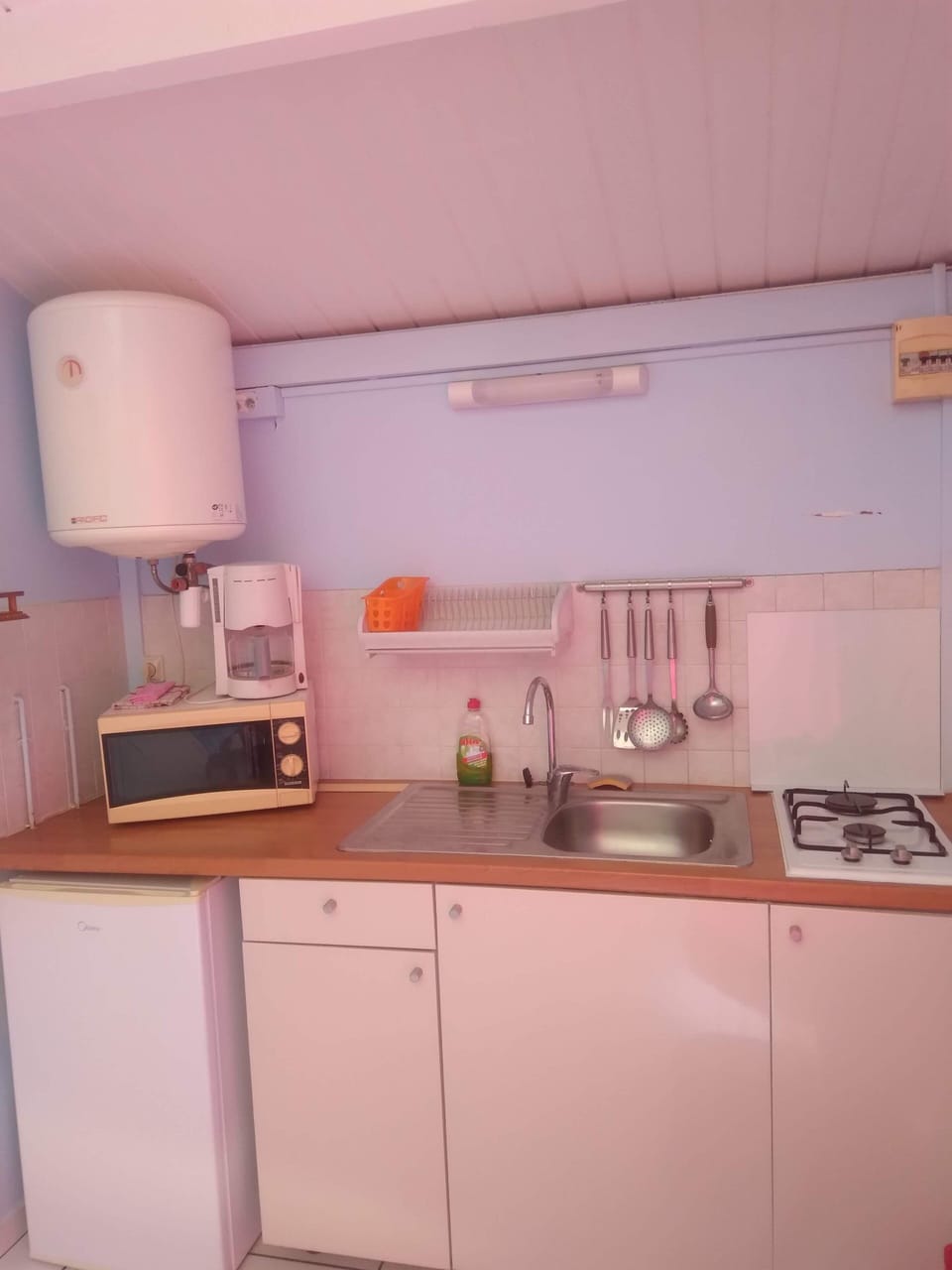 Mini-fridge, microwave, stovetop, cookware/dishes/utensils