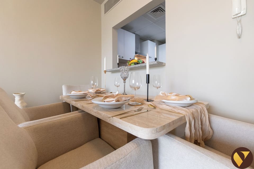 Luxury Apartment, Balcony, City View | In-room dining
