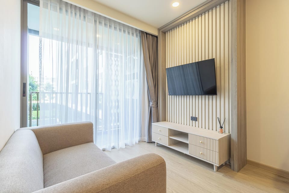 Apartment | Living area | Flat-screen TV