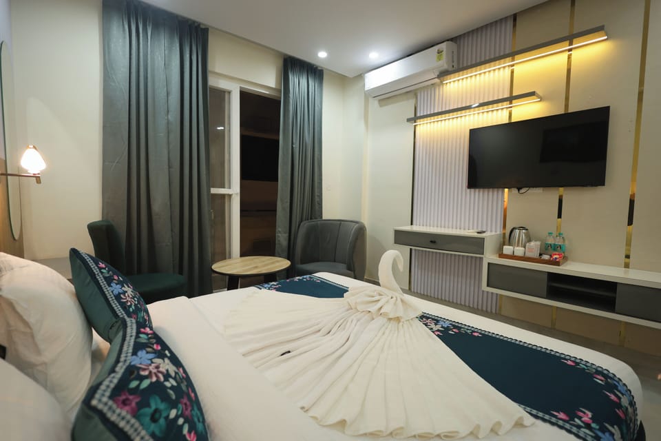 Deluxe Double Room, Balcony | Laptop workspace, free WiFi