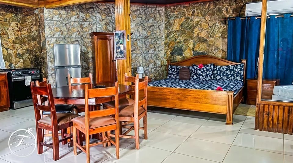 Family Cabin | In-room safe, desk, WiFi (free), bed sheets