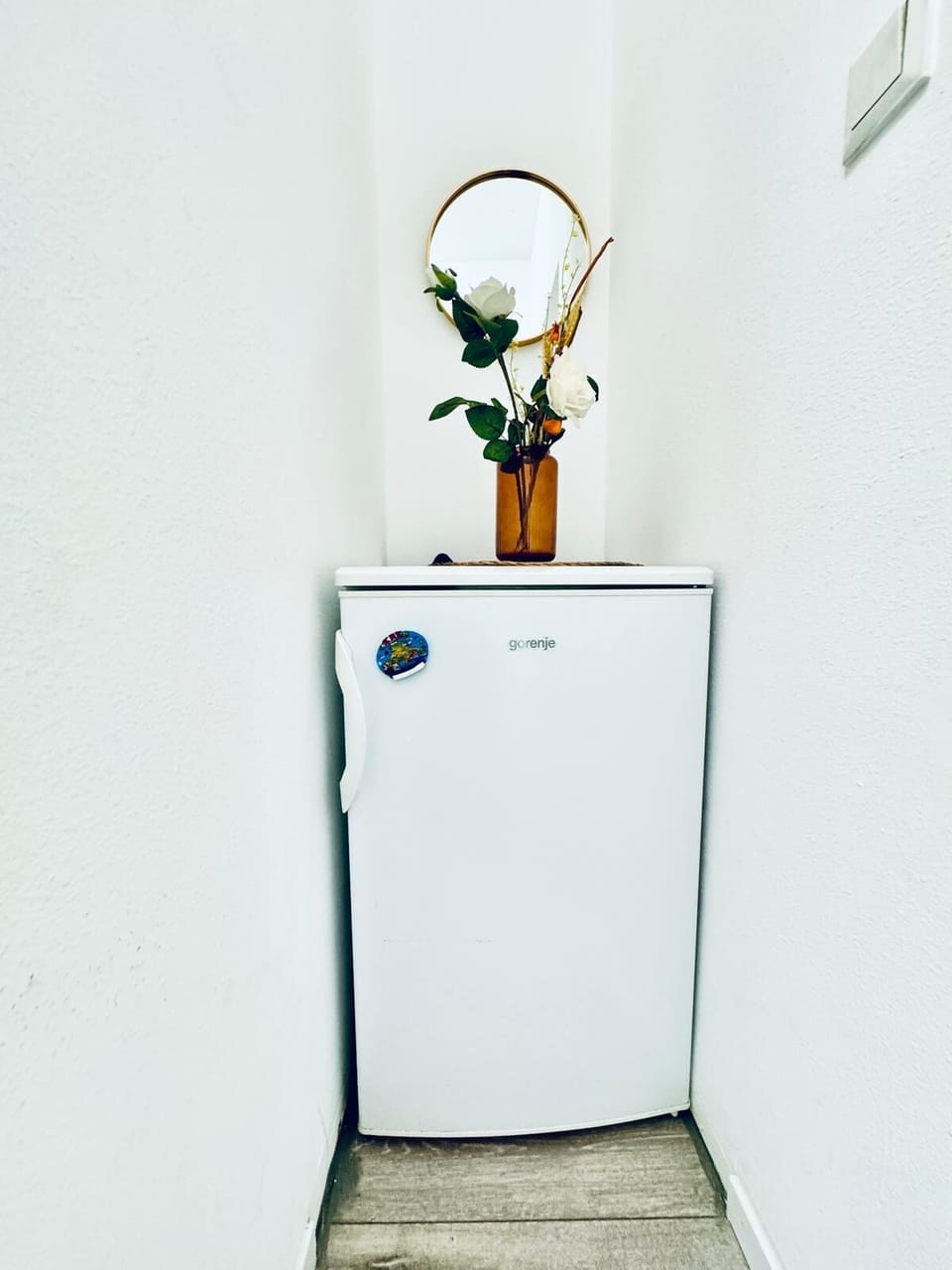 Basic Apartment | Private kitchen | Mini-fridge, microwave, stovetop, cookware/dishes/utensils