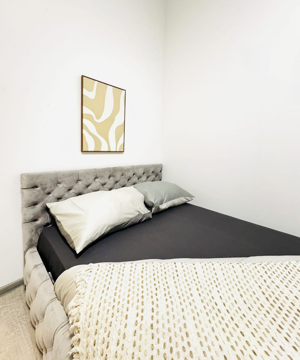 Basic Apartment | Iron/ironing board