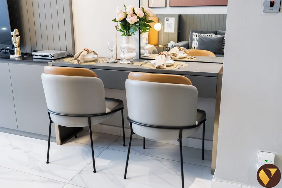 City Studio, Balcony, City View | In-room dining