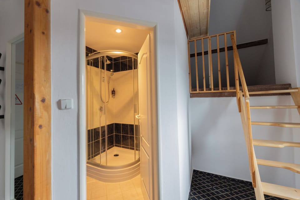Standard Single Room, Mountain View | Bathroom | Shower, hair dryer, towels, soap