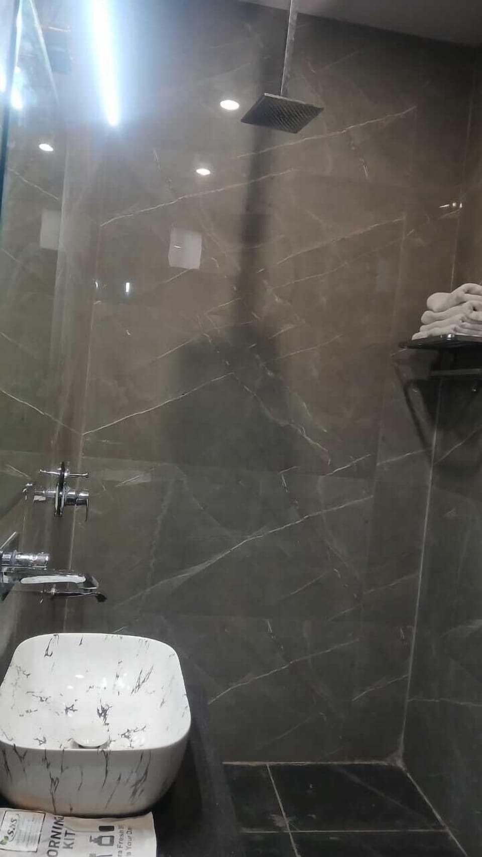 Superior Room | Bathroom | Shower, towels, soap, shampoo
