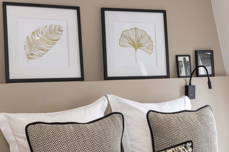 Comfort Double Room - Small House - No Lift | Free WiFi, bed sheets