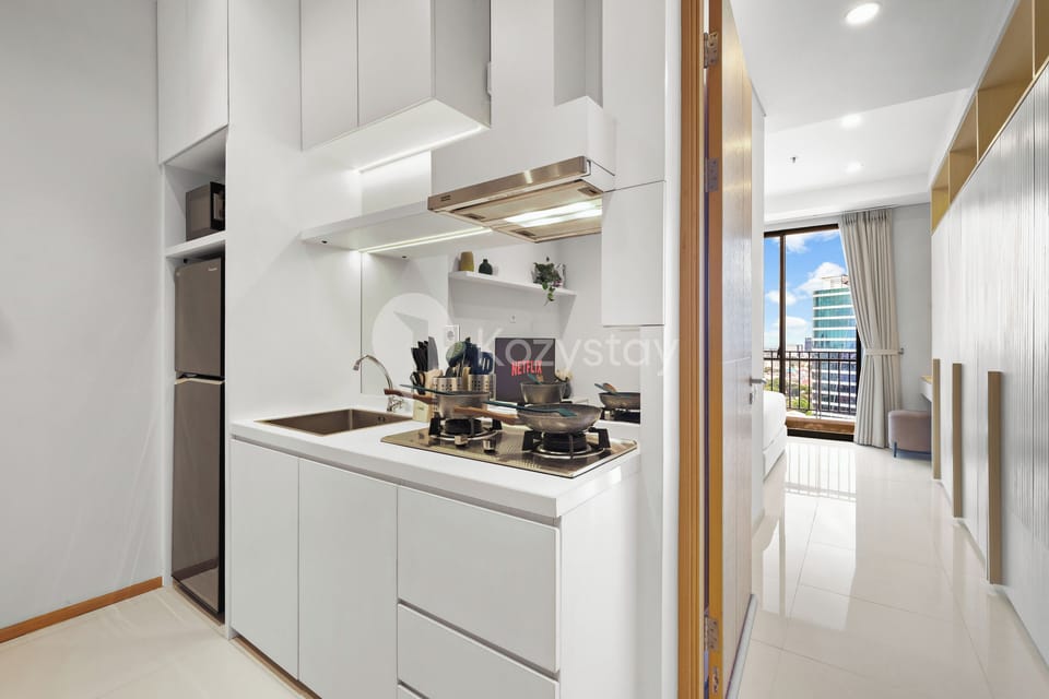 Apartment, 1 Bedroom, City View | Private kitchen | Full-size fridge, microwave, stovetop, cookware/dishes/utensils
