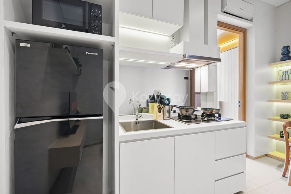 Apartment, 1 Bedroom, City View | Private kitchen | Full-size fridge, microwave, stovetop, cookware/dishes/utensils