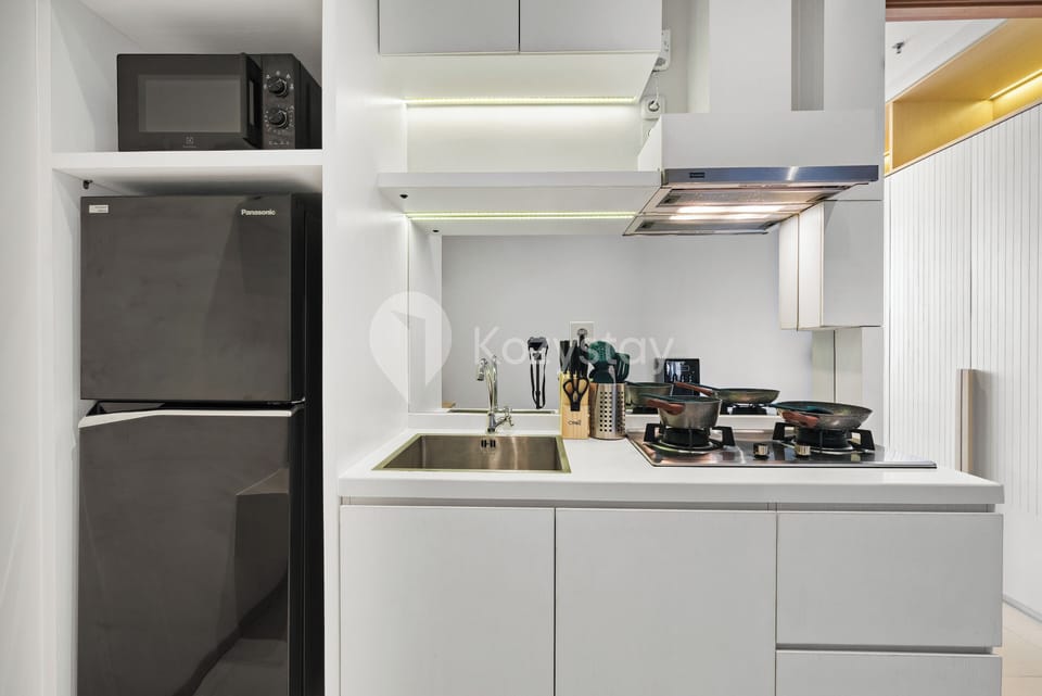 Apartment, 1 Bedroom, City View | Private kitchen | Full-size fridge, microwave, stovetop, cookware/dishes/utensils